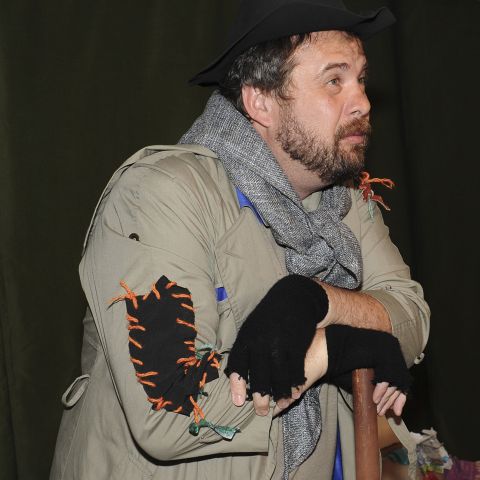 2011, "Кролик Эдвард": Булл, пассажир