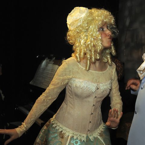 2013, "Обыкновенное Чудо": Хозяйка, Фрейлина