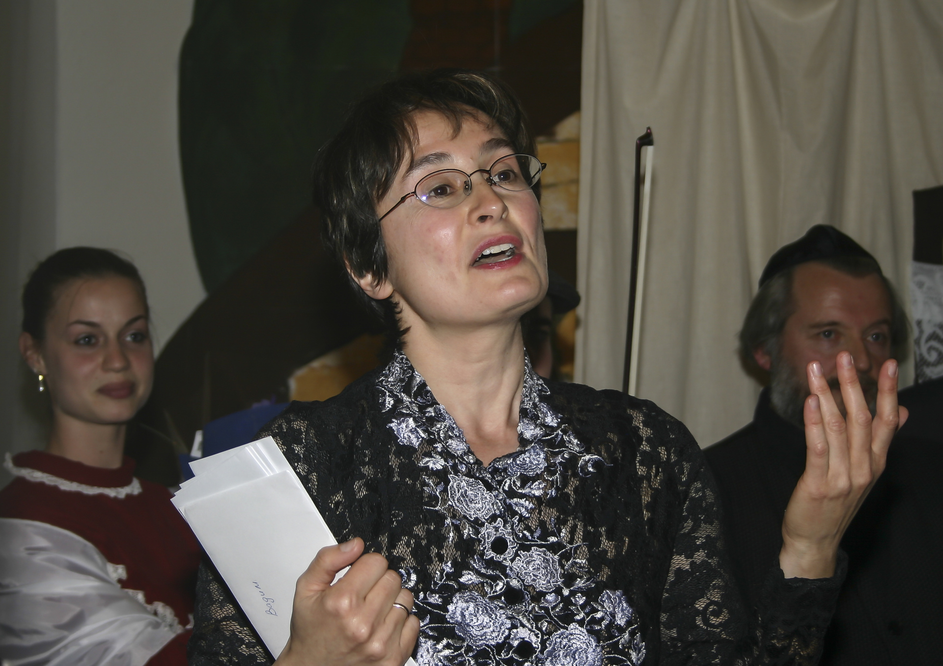 2005: В.Б. Рывкин, Н.Голь, "Скрипач на свадьбе"