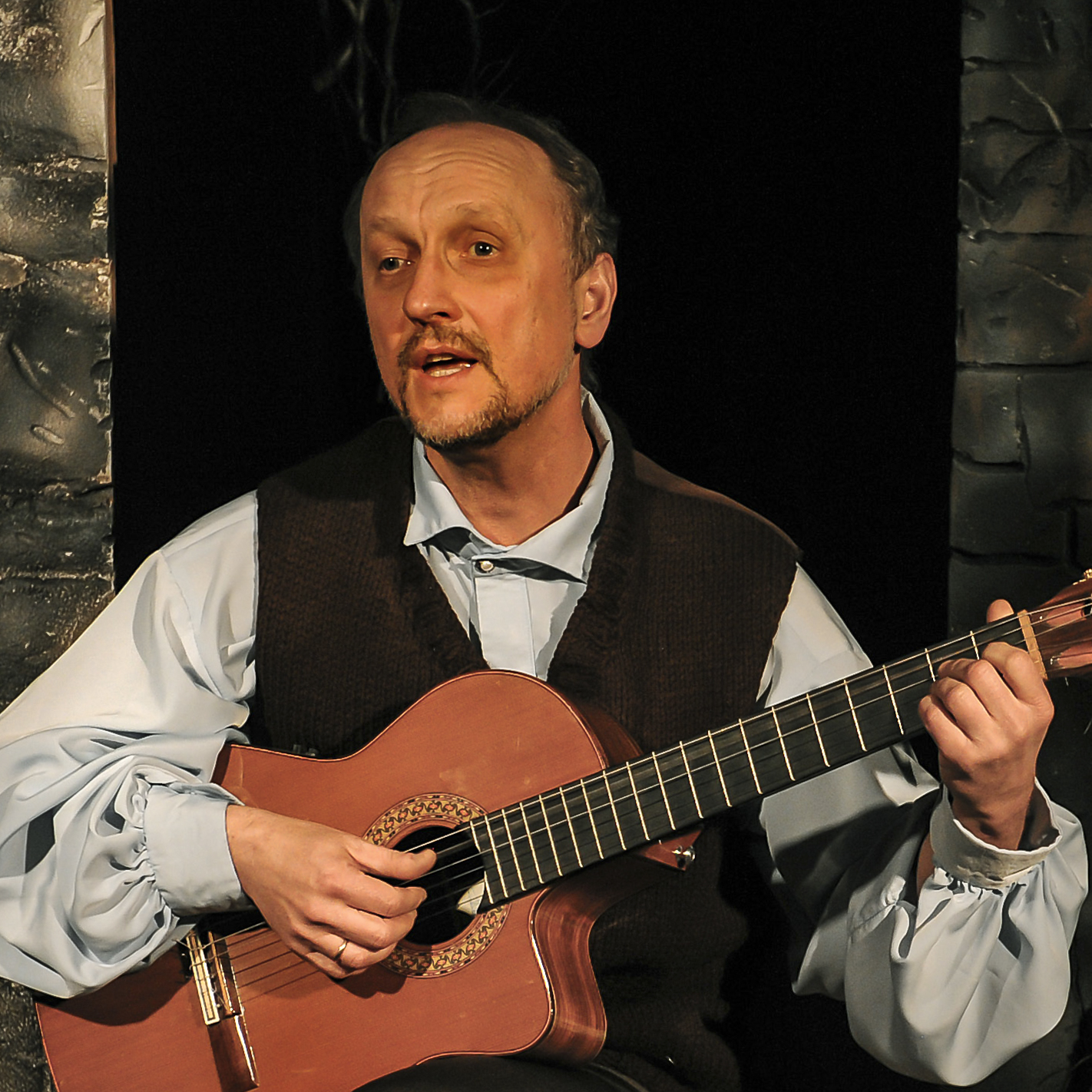 2013, "Обыкновенное Чудо": Трактирщик Эмиль