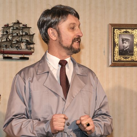 2016: "Норд-Ост": Николай Антонович, пристав, лётчик, ненец. На старинной фотографии - дед Алексея, Иван Иванович, студент МГУ, 1912 г.